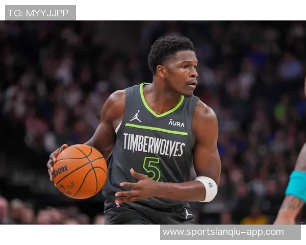 爱德华兹29分钟内高效发挥18投8中贡献26分5篮板3助攻2盖帽表现精彩但犯规频繁影响比赛乐趣